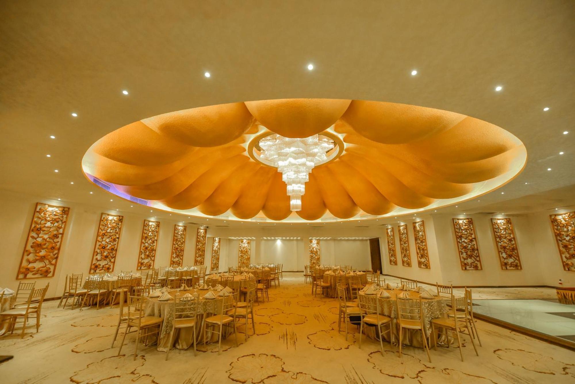 The Full Moon Hotel Катунаяка Экстерьер фото