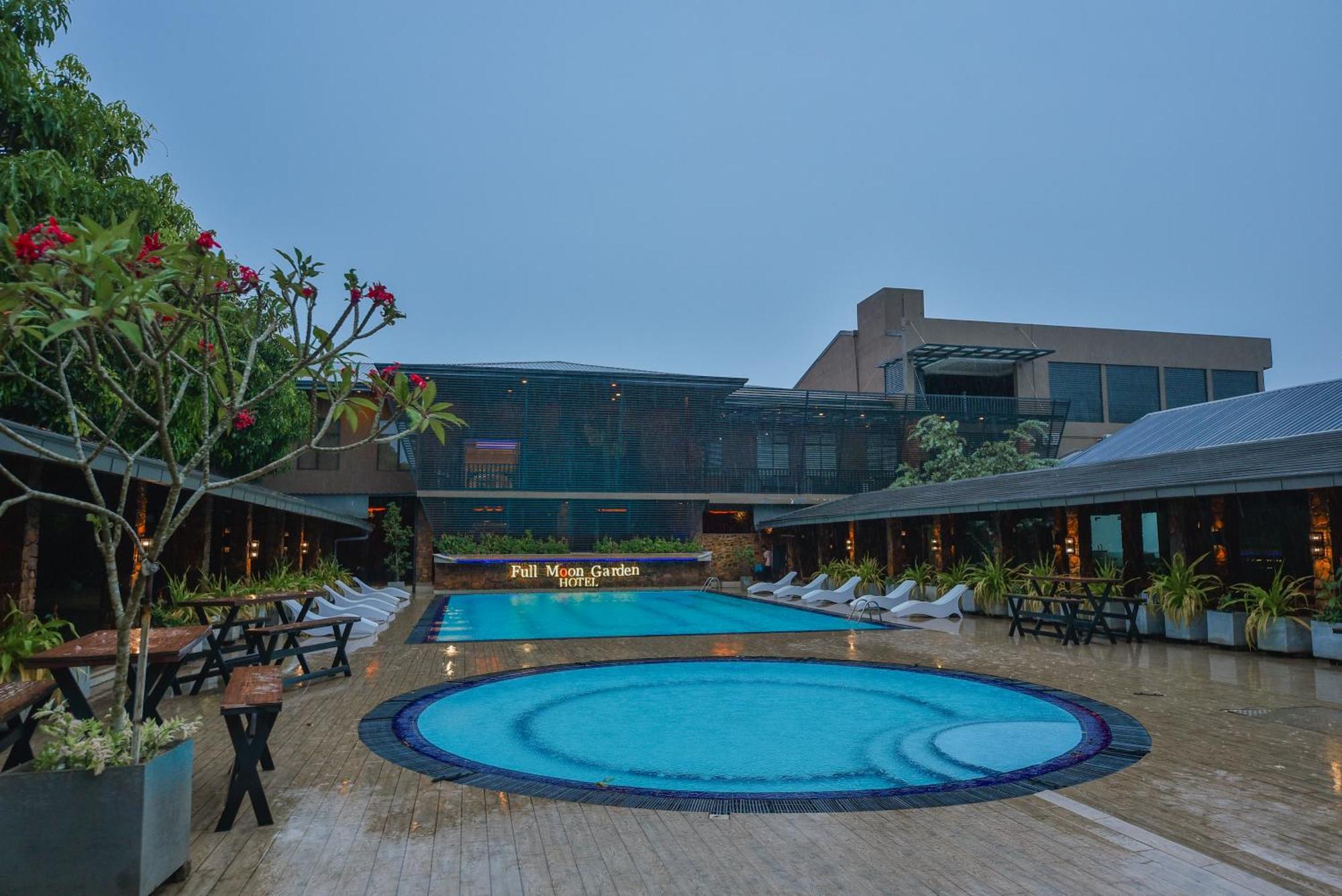 The Full Moon Hotel Катунаяка Экстерьер фото